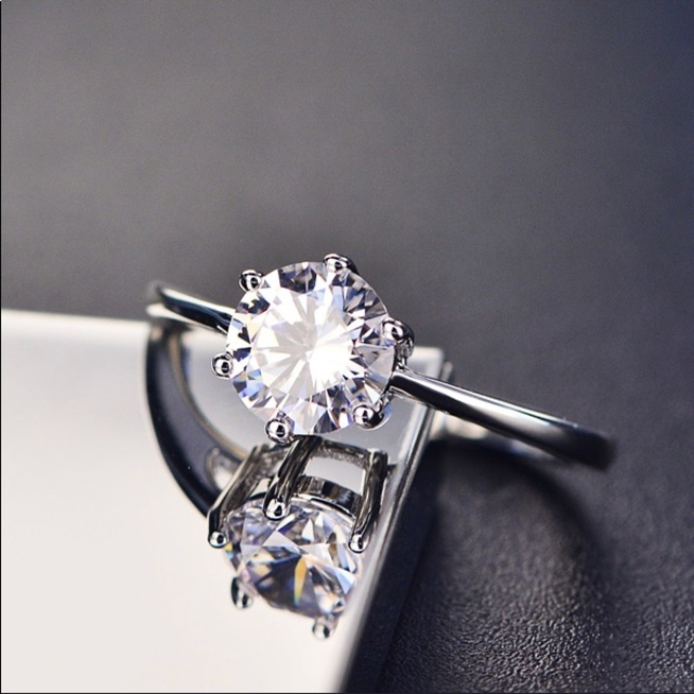 Last 1 🎄💣2CT Cubic Zirconia Solitaire Ring!!❤️💚 - Picture 2 of 8